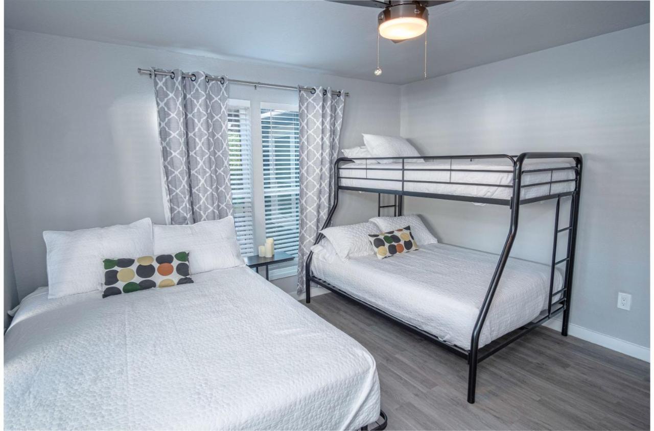Stylish 4 Br2Ba Renovated Home Near Downtown San Antonio Exterior photo
