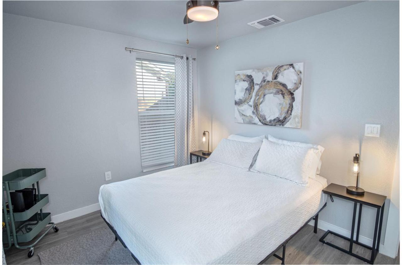 Stylish 4 Br2Ba Renovated Home Near Downtown San Antonio Exterior photo