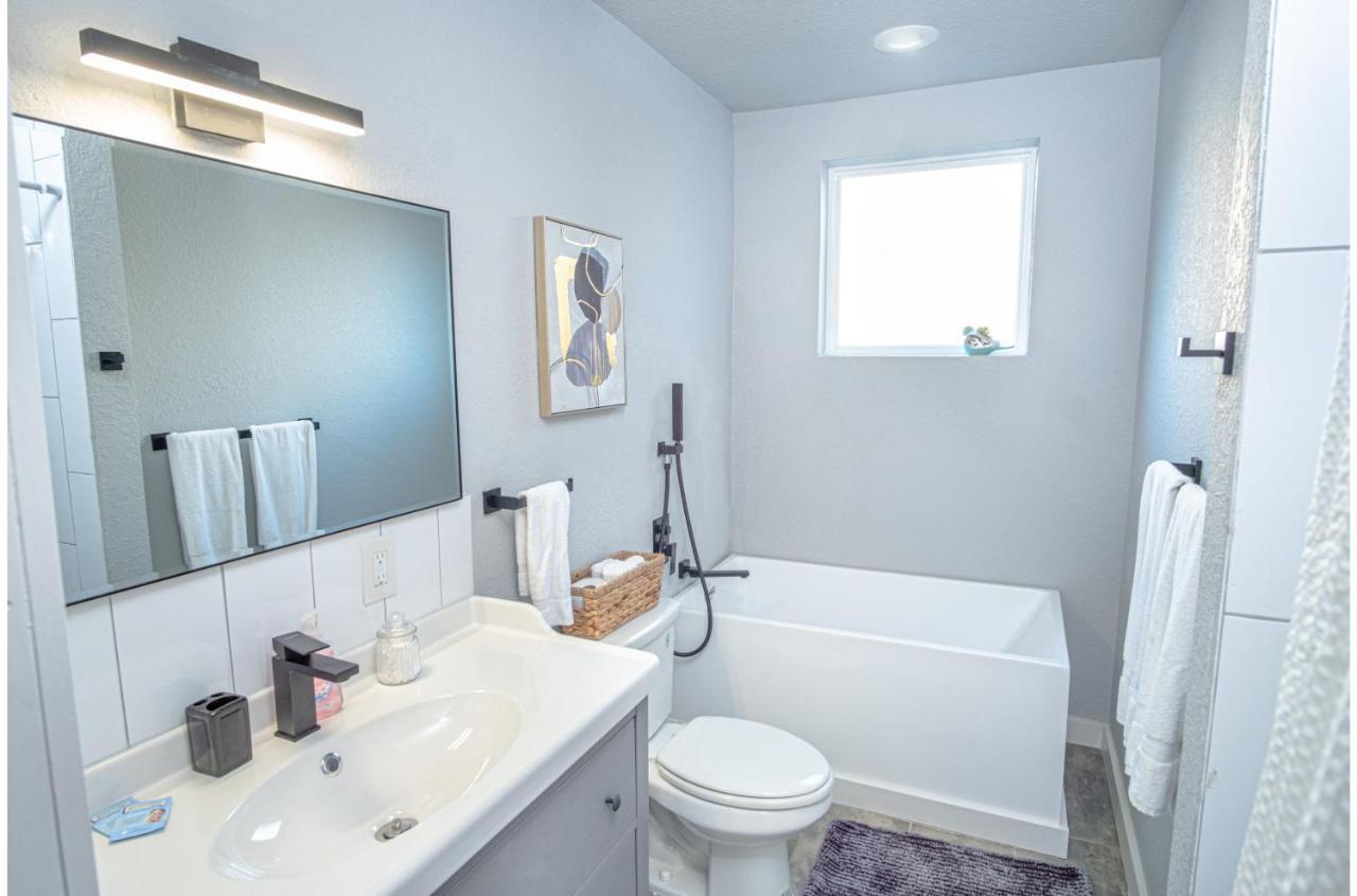 Stylish 4 Br2Ba Renovated Home Near Downtown San Antonio Exterior photo