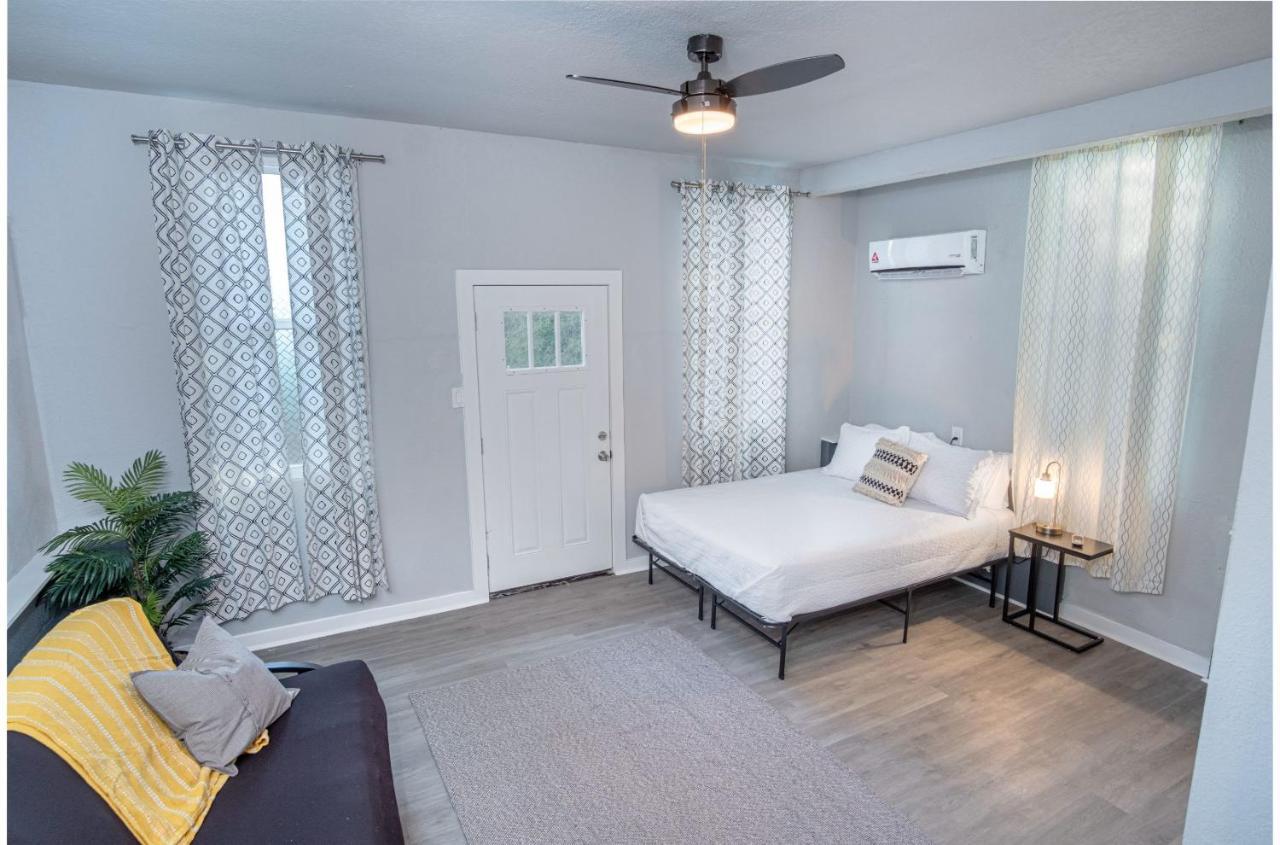 Stylish 4 Br2Ba Renovated Home Near Downtown San Antonio Exterior photo